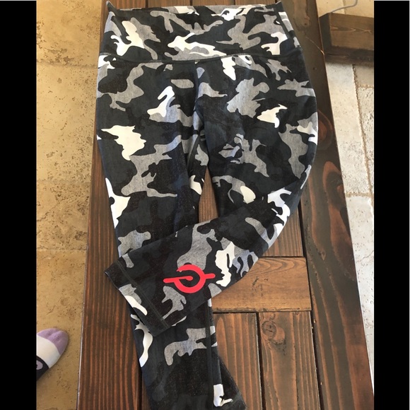Peloton Leggings Camo L High Rise Capri 